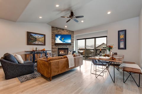 Modern Mountain Luxury - Outdoor Recreation, Bonus room, Hot Tub - Park City Black Rock Ridge 14408 House in Wasatch County