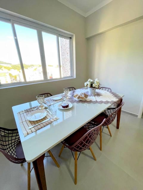 Food and drinks, Dining area, Dinner