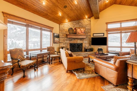 Modern Mountain Design, High-End Kitchen, Theater Room & Hot Tub at Deer Valley Lookout 12! House in Park City