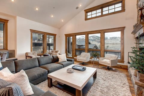 Luxe Townhome, Gourmet Kitchen, Hot Tub, Outdoor Recreation, Great Location! Deer Valley Lookout 21 House in Park City