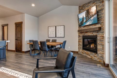 Modern Mountain Luxury - Outdoor Recreation, Bonus room, Hot Tub - Park City Black Rock Ridge 3 Bed House in Wasatch County