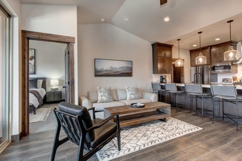 Modern Mountain Luxury - Outdoor Recreation, Bonus room, Hot Tub - Park City Black Rock Ridge 3 Bed House in Wasatch County