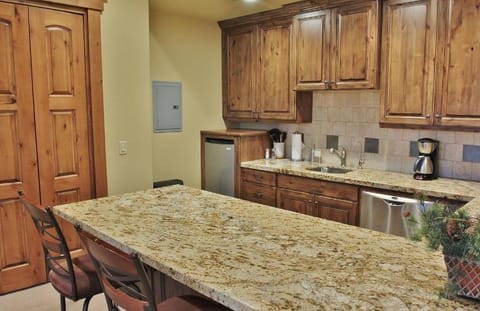 Luxury Studio, Central Location, Fireplace, Outdoor Recreation! Deer Valley Lookout Cabin House in Park City