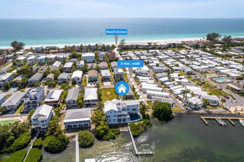 On The Rocks, 8 bed, 8,5 bath, Waterfront home with boat dock and rooftop deck House in Bradenton Beach
