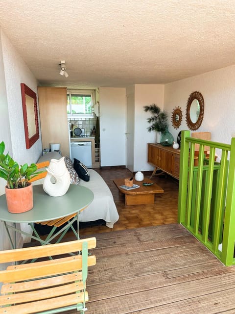 Le 70, Seventy's, à 3 minutes de la plage, vue mer, climatisé Apartment in Cavalaire-sur-Mer