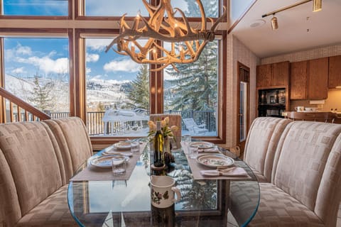 Modern Mountain Design, Luxury Amenities, Recreation & Gourmet Kitchen! Deer Valley Pinnacle 1456 House in Park City