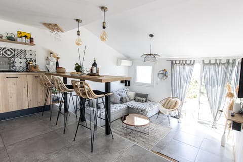 Living room, Dining area