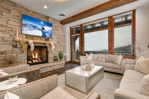 Fitness center, hot tub, patio, BBQ, fireplace - Deer Valley Silver Strike Serenity Ski-in and out House in Park City