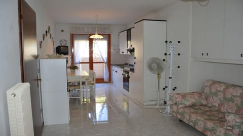 Restaurant/places to eat, kitchen