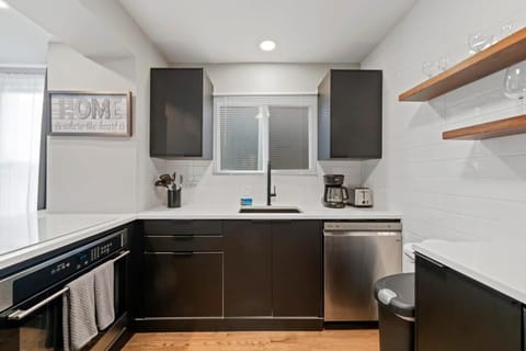 Chicago New 2BR Home w 3 Beds and HighSpeed Internet House in Wicker Park