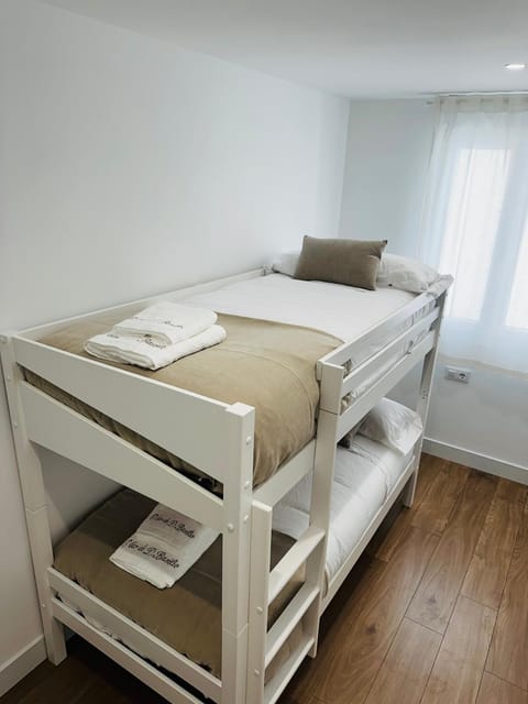 Bedroom, bunk bed