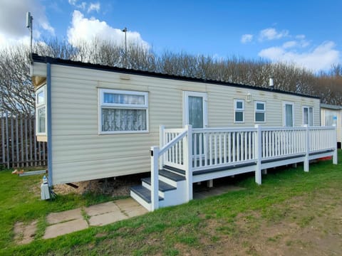 Property building, Garden, Balcony/Terrace