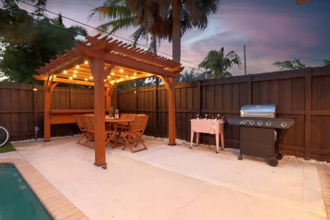 Havana Haven by BK Stays - Family Friendly - Close To Beach - Large Heated Pool - 4 Beds - Sleeps 8 Casa in Oakland Park