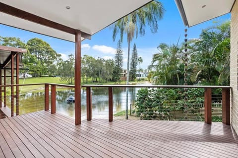 Patio, Day, Natural landscape, Garden, View (from property/room), Balcony/Terrace, Garden view, Lake view, River view