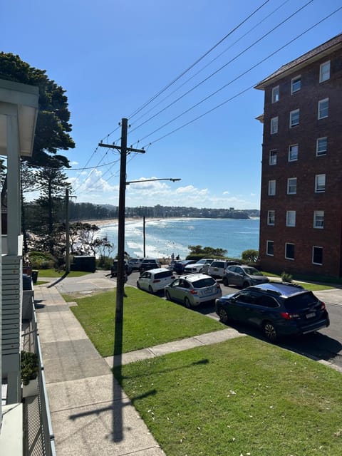 Property building, Day, Neighbourhood, Sea view