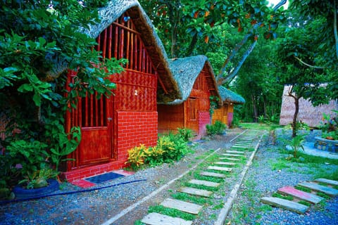 Property building, Day, Garden, Garden view