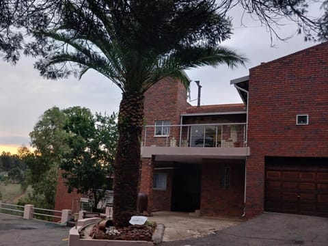 Blue Sky Manor Bed and Breakfast in Roodepoort