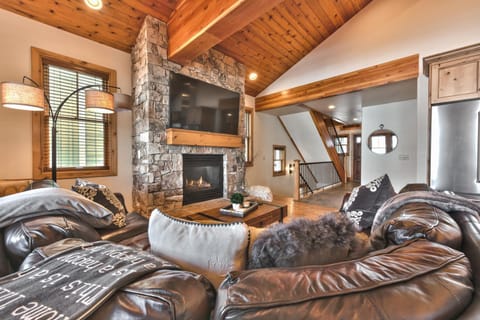 Modern Mountain Luxury Home, Game Room, Year-Round Recreation! Park City Empire Escape House in Park City