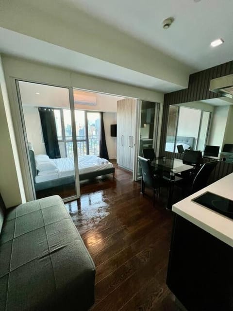 Acqua Private Residences - Livingstone Tower (Makati - Mandaluyong) Apartment hotel in Mandaluyong