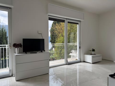 Luxury Apartment - SOLE Condominio in Moltrasio