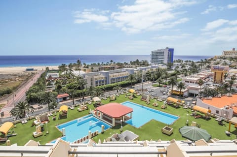 Property building, Sea view, Swimming pool