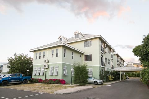 Property building, Day, Neighbourhood, Street view, Location, Parking