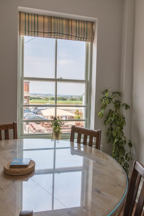 Day, Summer, Seating area, Dining area, River view