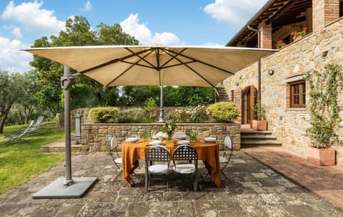 3 Bedroom Beautiful Home In Arezzo House in Arezzo