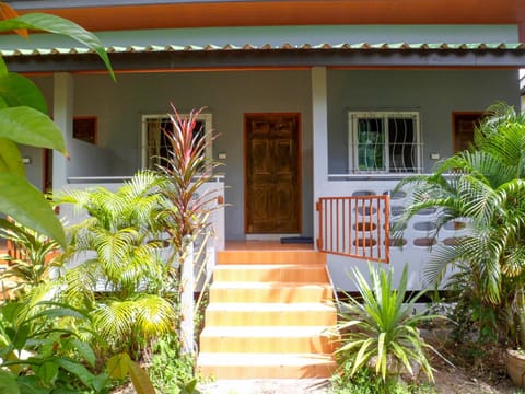 Bonus Bungalow Bed and Breakfast in Chalong