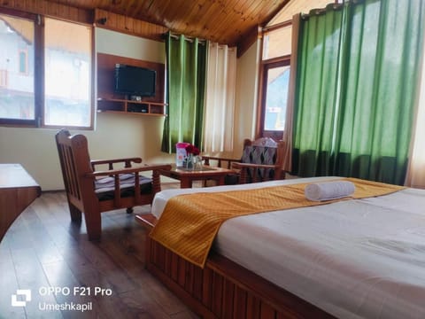 Mountain Face Cottage Hotel in Manali