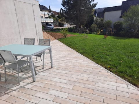 Property building, Day, Garden, Dining area, Garden view