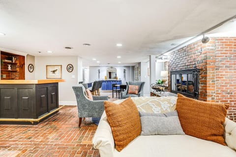 Chic Derby Square Condo in the Heart of Salem! Condo in Marblehead