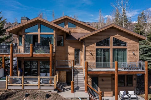 Lower Deer Valley with Amazing Views, Private Hot Tub, Walk to Old Town House in Park City