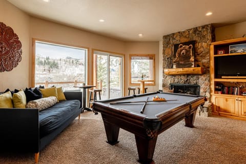 Lower Deer Valley with Amazing Views, Private Hot Tub, Walk to Old Town House in Park City