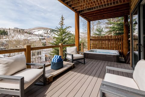 Lower Deer Valley with Amazing Views, Private Hot Tub, Walk to Old Town House in Park City