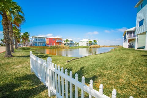 Casa Las Palmas - Pet Friendly! Boardwalk to the Beach! House in Port Aransas