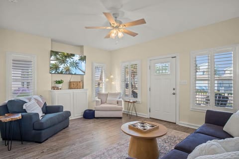 Beachside Bliss - Beach Gear Credit Included! Casa in Port Aransas