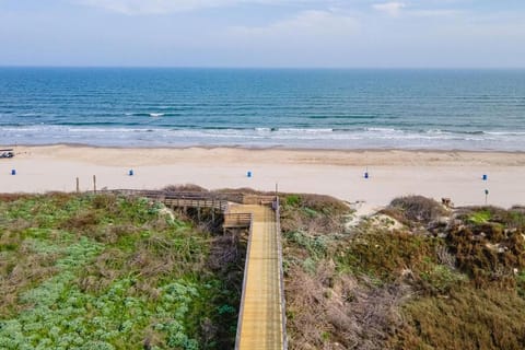 Beachside Bliss - Beach Gear Credit Included! Casa in Port Aransas