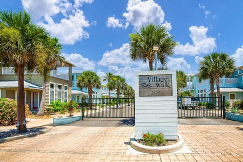 BeachView 54- Pet Friendly! Rooftop Deck with Ocean Views! Casa in Port Aransas