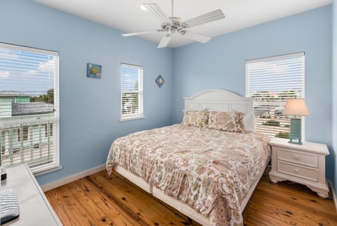 BeachView 54- Pet Friendly! Rooftop Deck with Ocean Views! Casa in Port Aransas