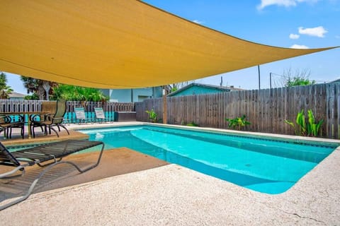 Pool view, Swimming pool, sunbed