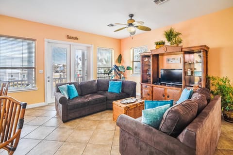 Villa Laguna - Pet Friendly! Beach Gear Credit Included! House in Port Aransas