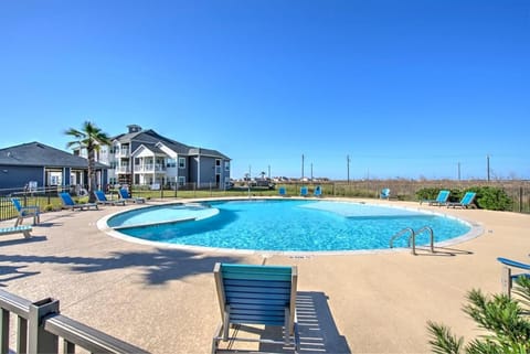 Property building, Facade/entrance, Day, Seating area, Swimming pool, sunbed