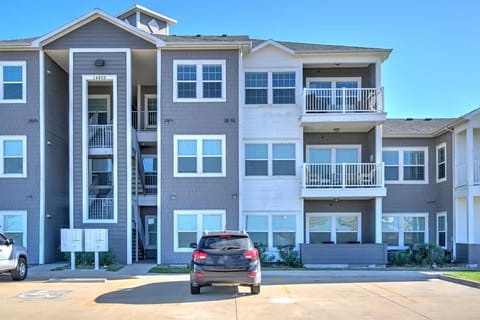 Property building, Facade/entrance, Day