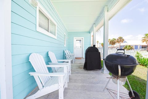 Blue Fin House- Pet Friendly & Boardwalk to the Beach! House in Port Aransas