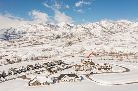 Luxury Townhome, Great Location, Outdoor Recreation & Bonus Family Room! Jordanelle Ridge Escape House in Wasatch County