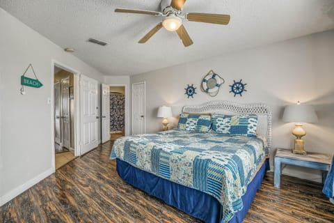 Spinnaker 317 - WATERFRONT/BOAT SLIP! House in North Padre Island