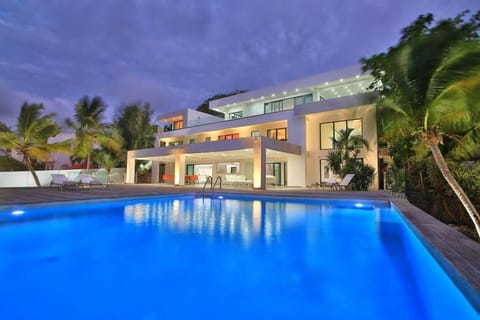 Luxury Villa on the lagoon Villa in Sint Maarten