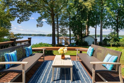 Lakefront Living House in Mooresville