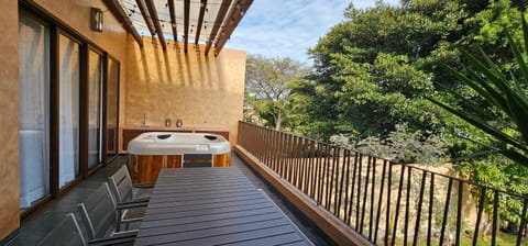 Hot Tub, Balcony/Terrace